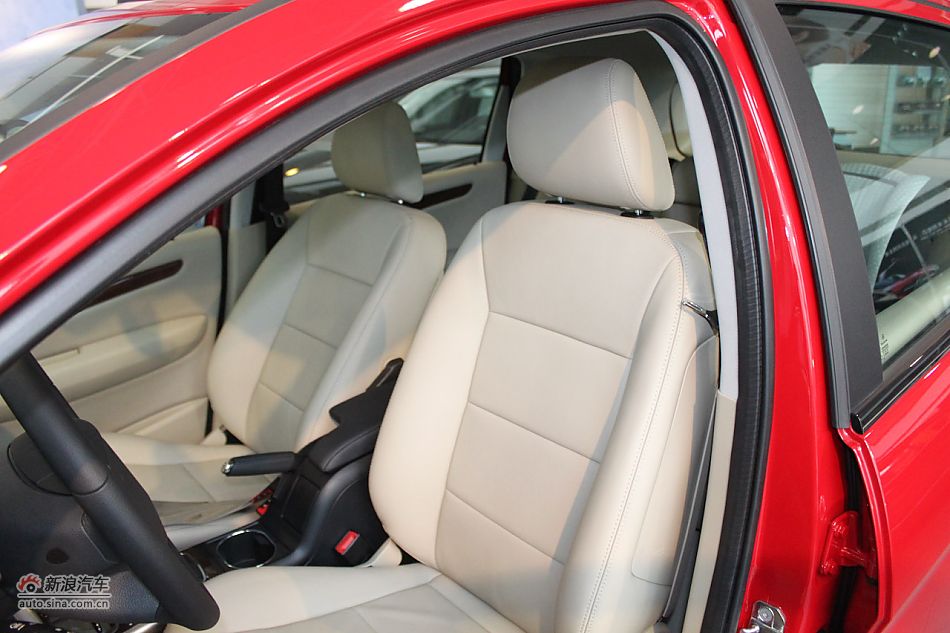 奔驰B200时尚型内饰