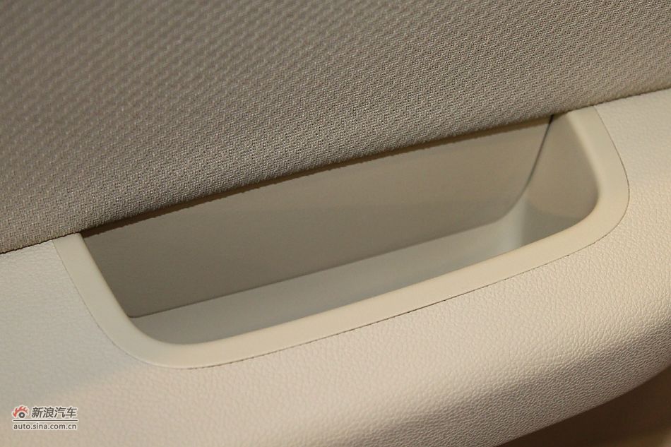 奔驰B200时尚型内饰