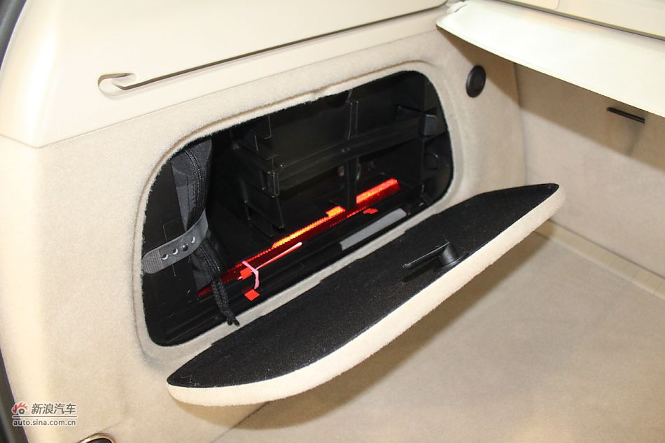 后备箱、发动机及悬挂