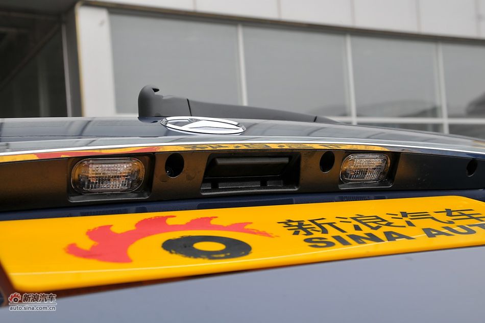 后备箱、发动机及悬挂