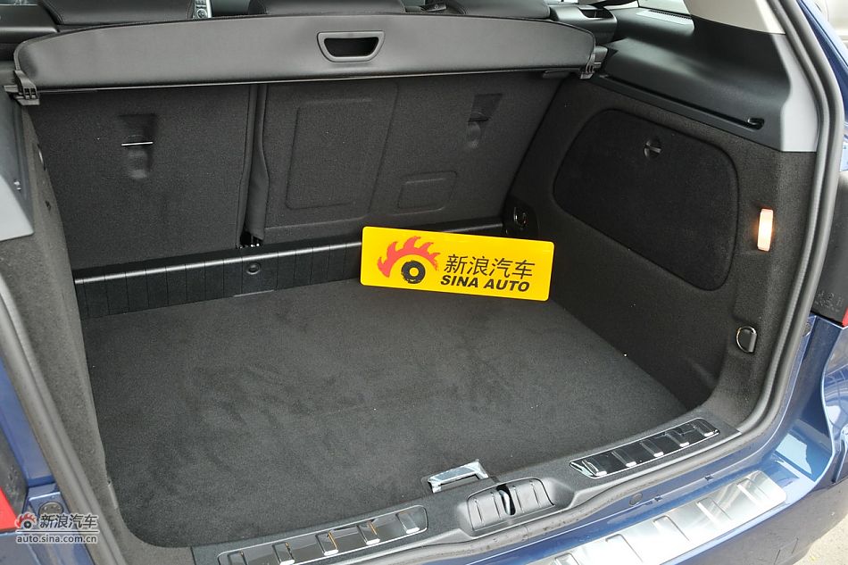 后备箱、发动机及悬挂