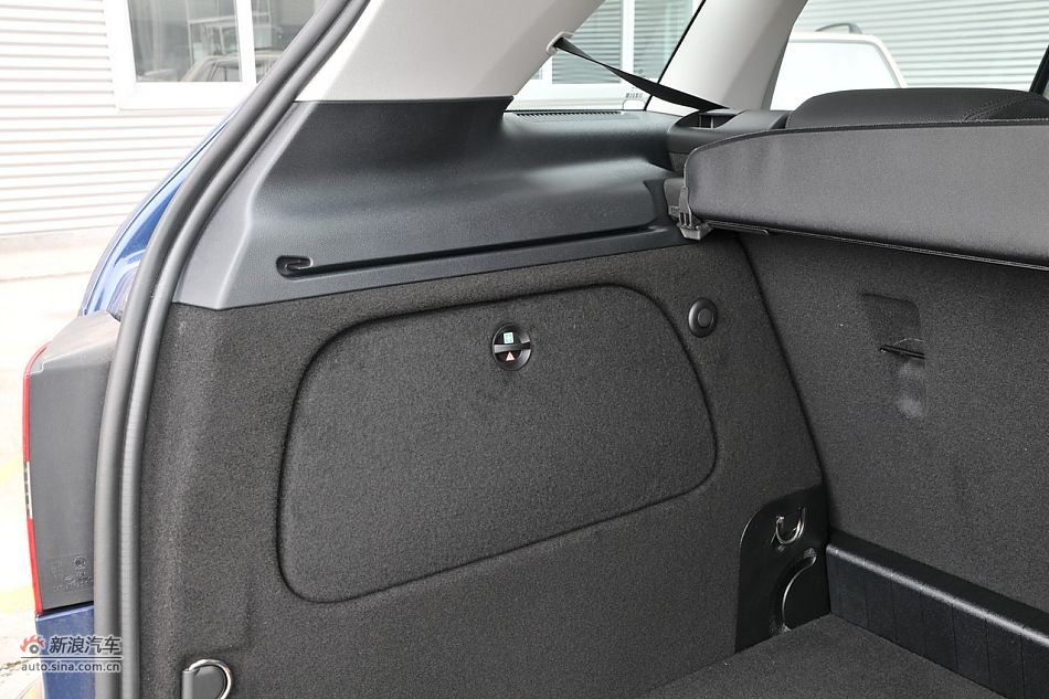 后备箱、发动机及悬挂