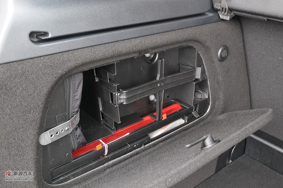 后备箱、发动机及悬挂