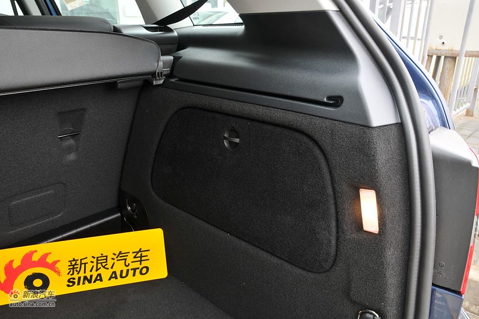 后备箱、发动机及悬挂