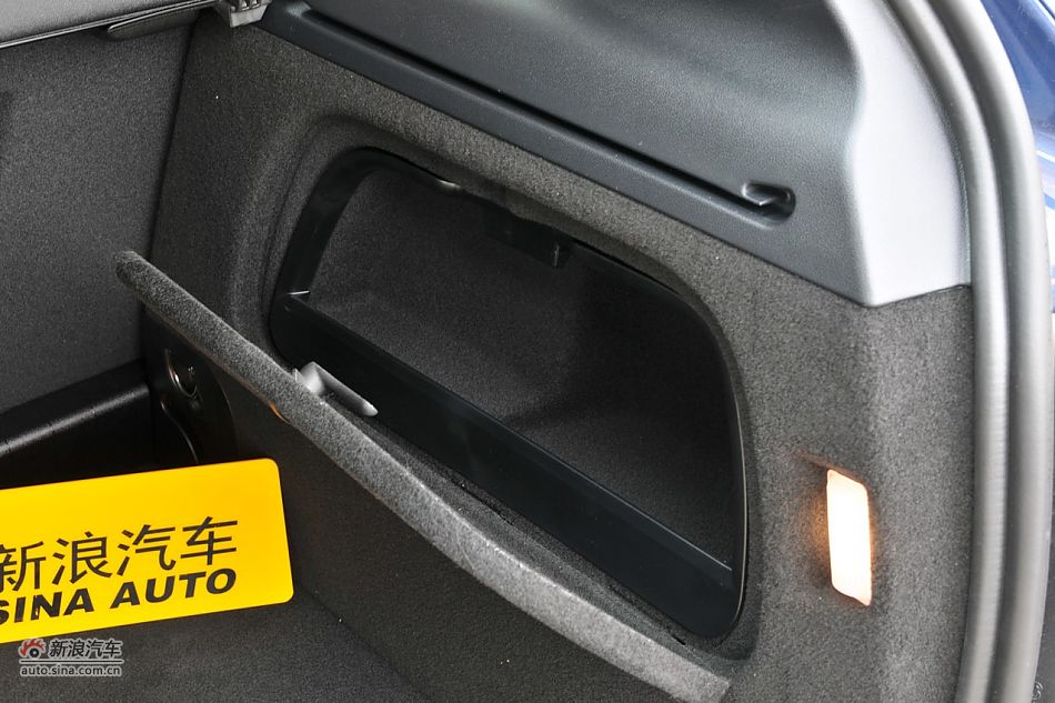 后备箱、发动机及悬挂