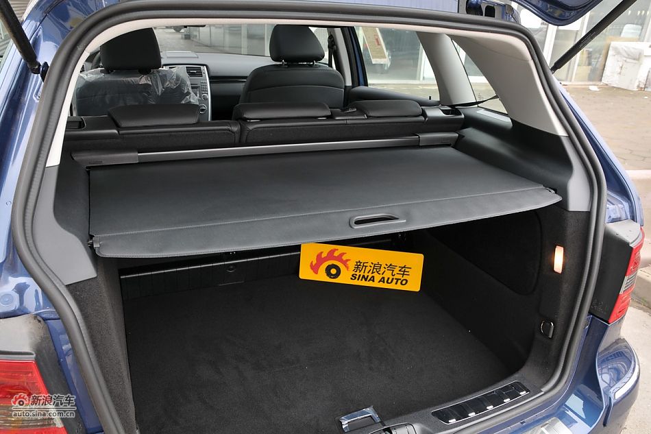 后备箱、发动机及悬挂