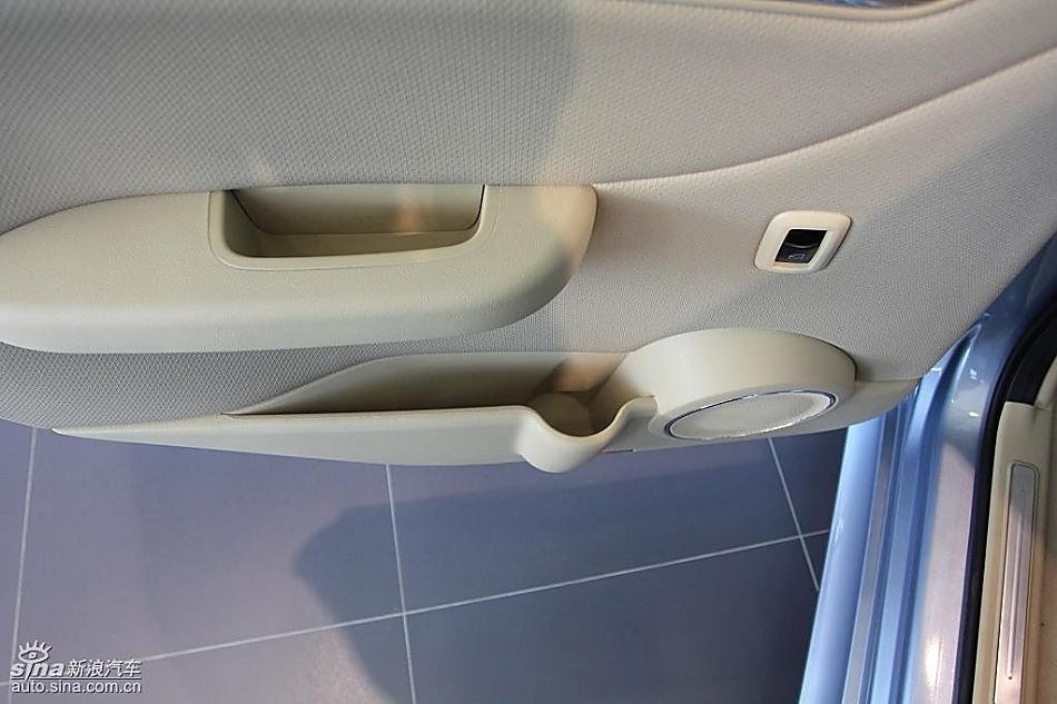 奔驰B级运动旅行车到店实拍