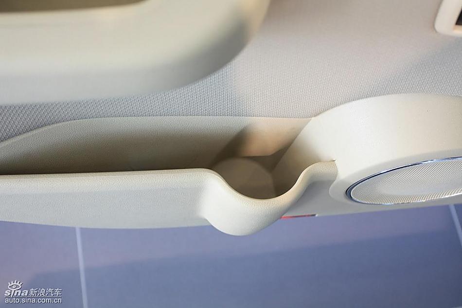 奔驰B级运动旅行车到店实拍