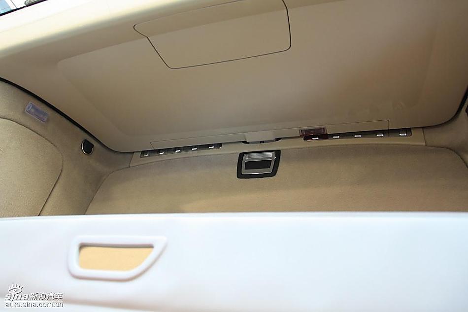 奔驰B级运动旅行车到店实拍