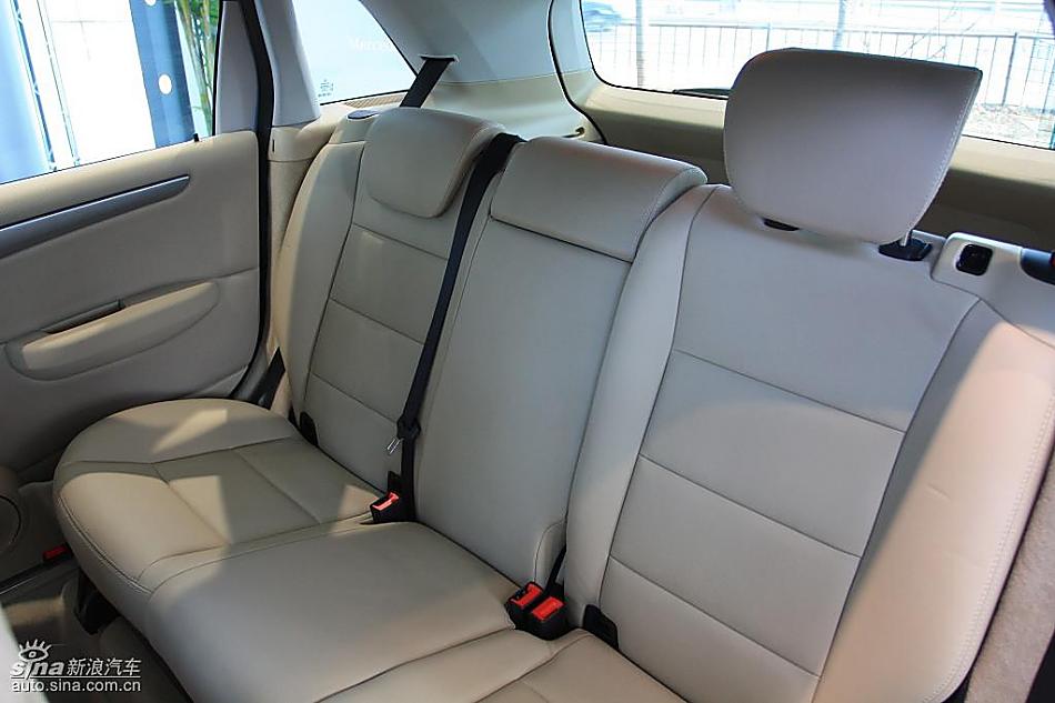 奔驰B级运动旅行车到店实拍