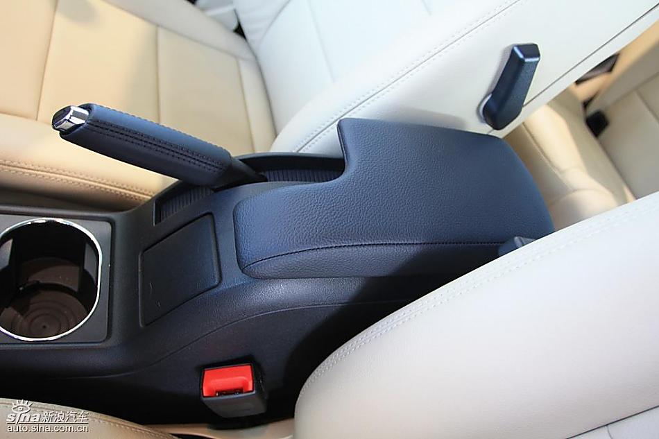 奔驰B级运动旅行车到店实拍