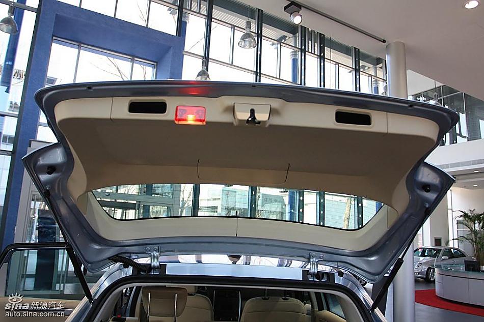 奔驰B级运动旅行车到店实拍