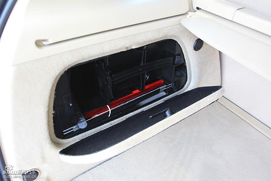 奔驰B级运动旅行车到店实拍