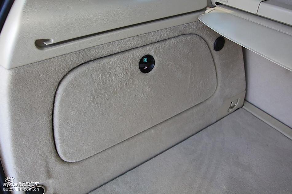 奔驰B级运动旅行车到店实拍