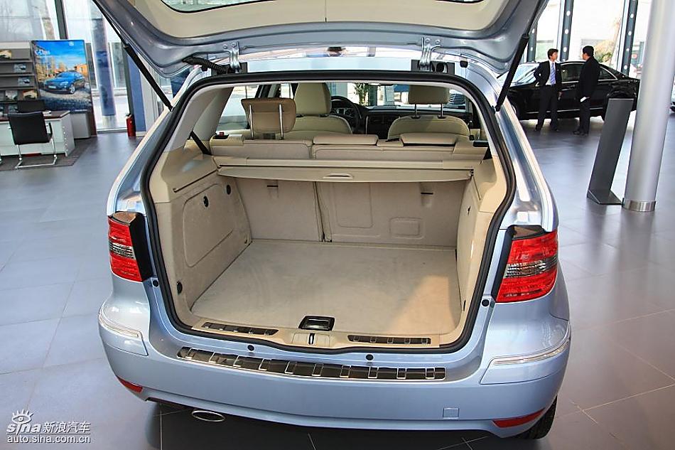 奔驰B级运动旅行车到店实拍