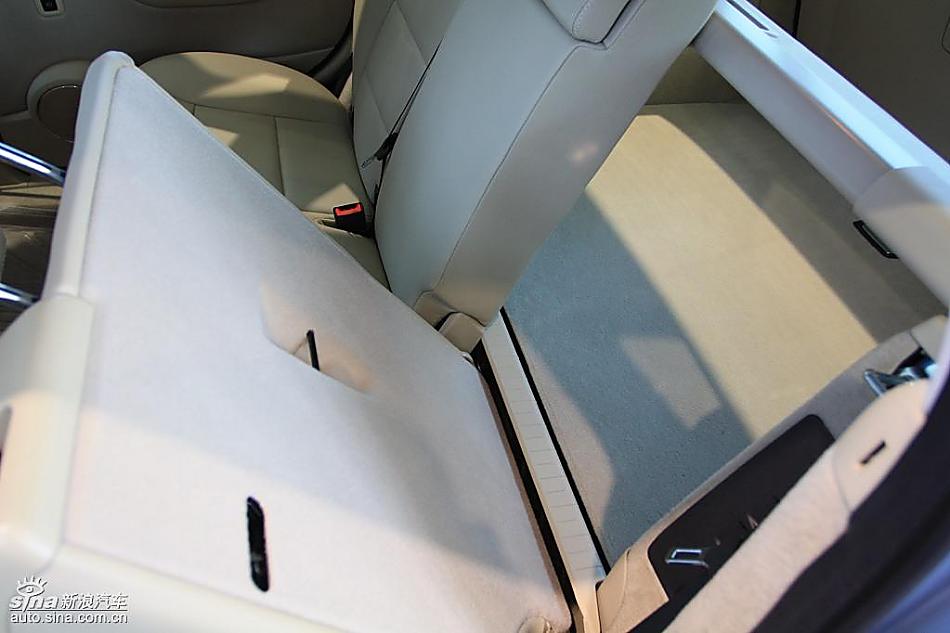 奔驰B级运动旅行车到店实拍