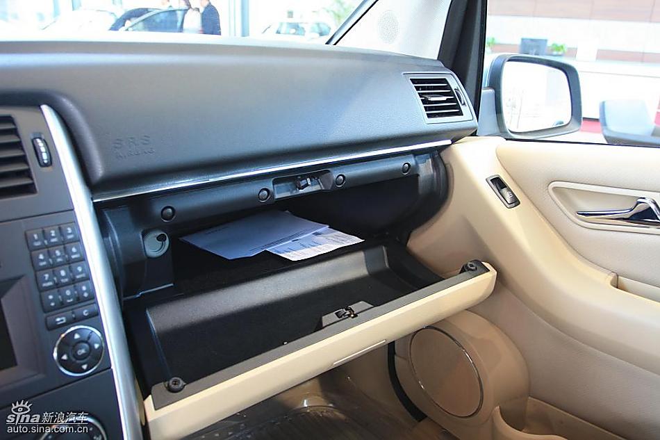 奔驰B级运动旅行车到店实拍