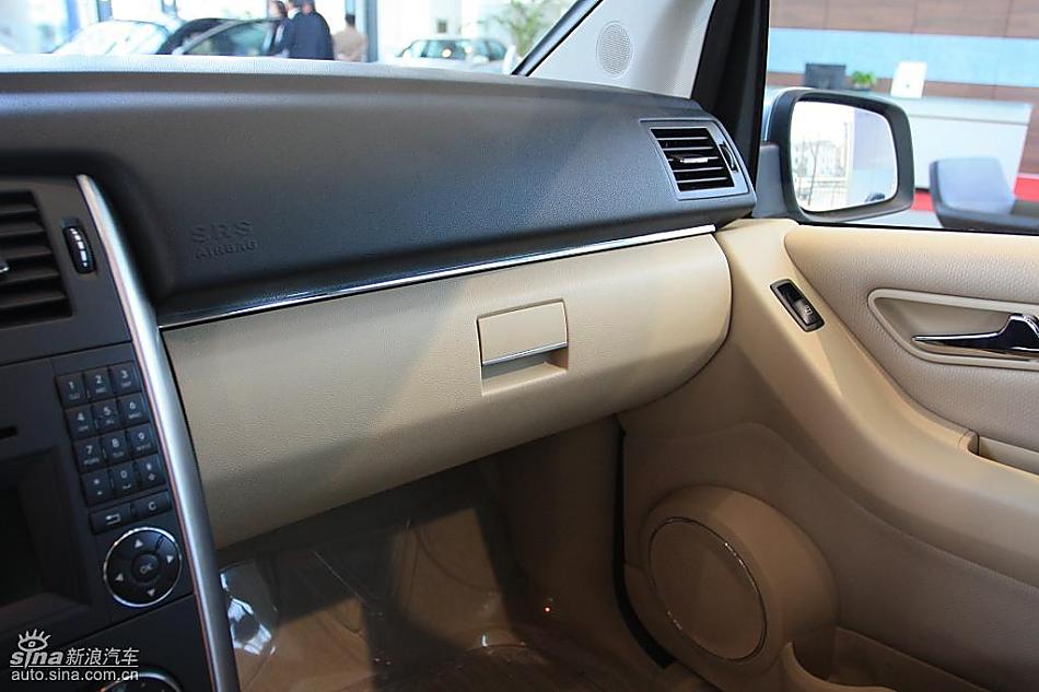 奔驰B级运动旅行车到店实拍