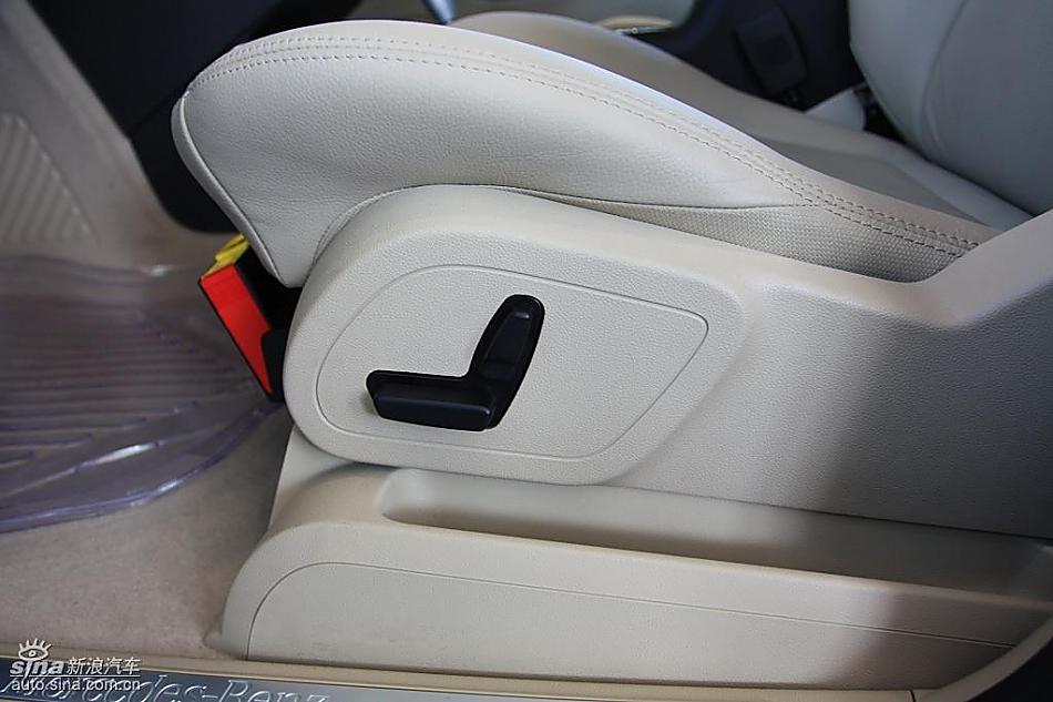 奔驰B级运动旅行车到店实拍