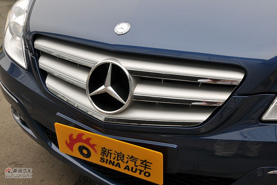 奔驰B200时尚型外观