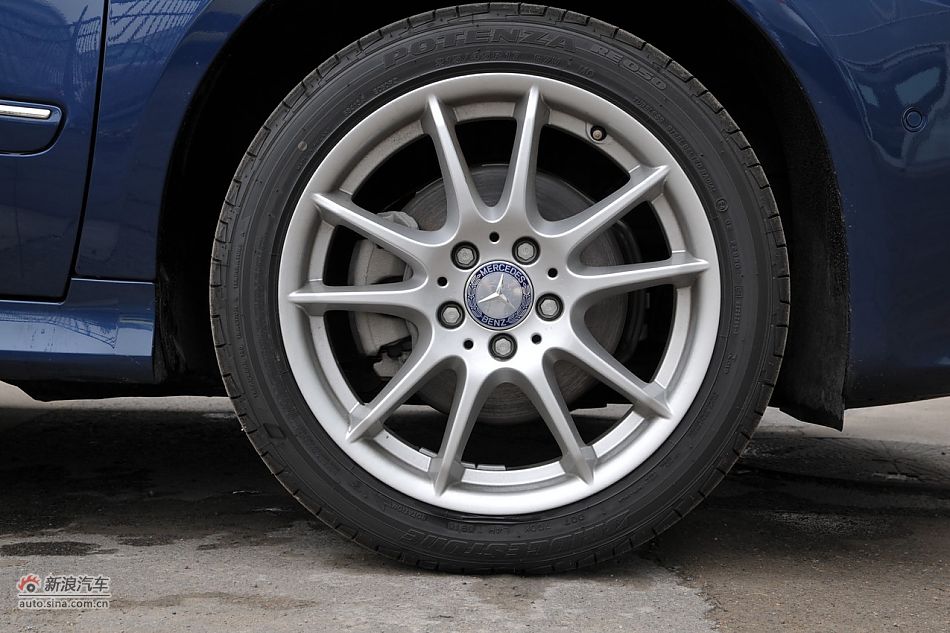 奔驰B200时尚型外观