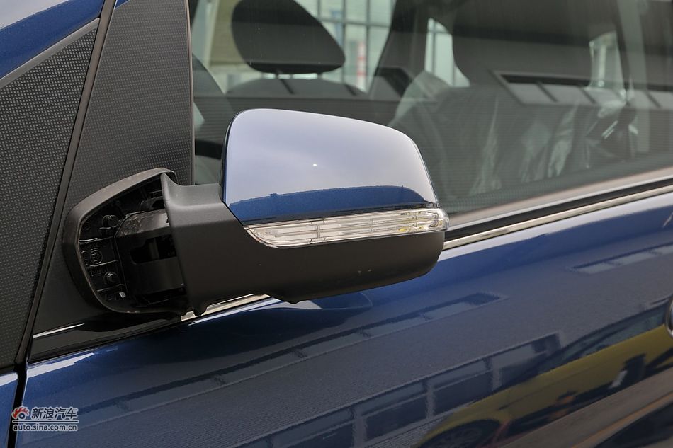 奔驰B200时尚型外观