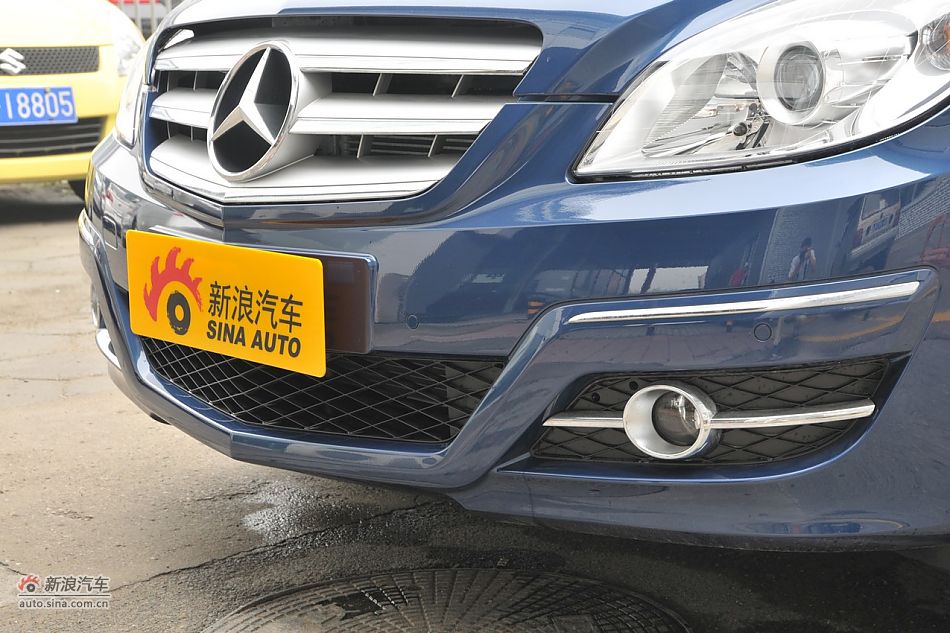 奔驰B200时尚型外观