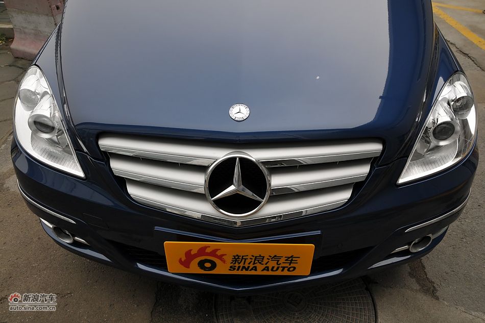 奔驰B200时尚型外观