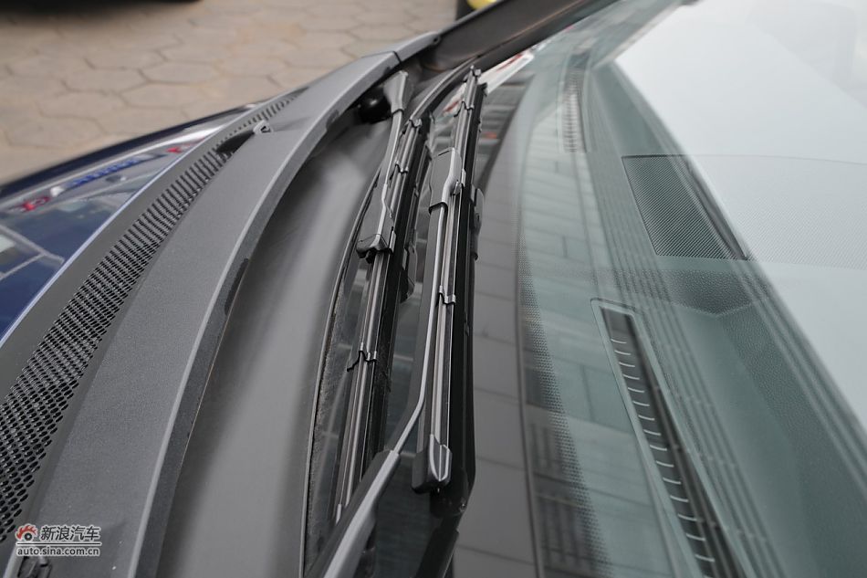 奔驰B200时尚型外观