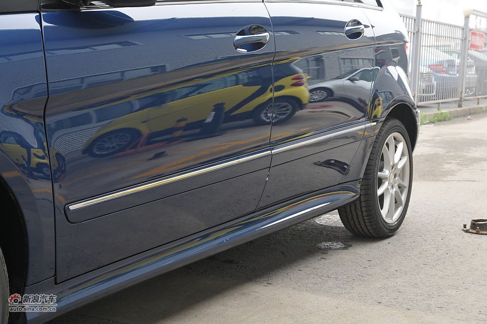 奔驰B200时尚型外观