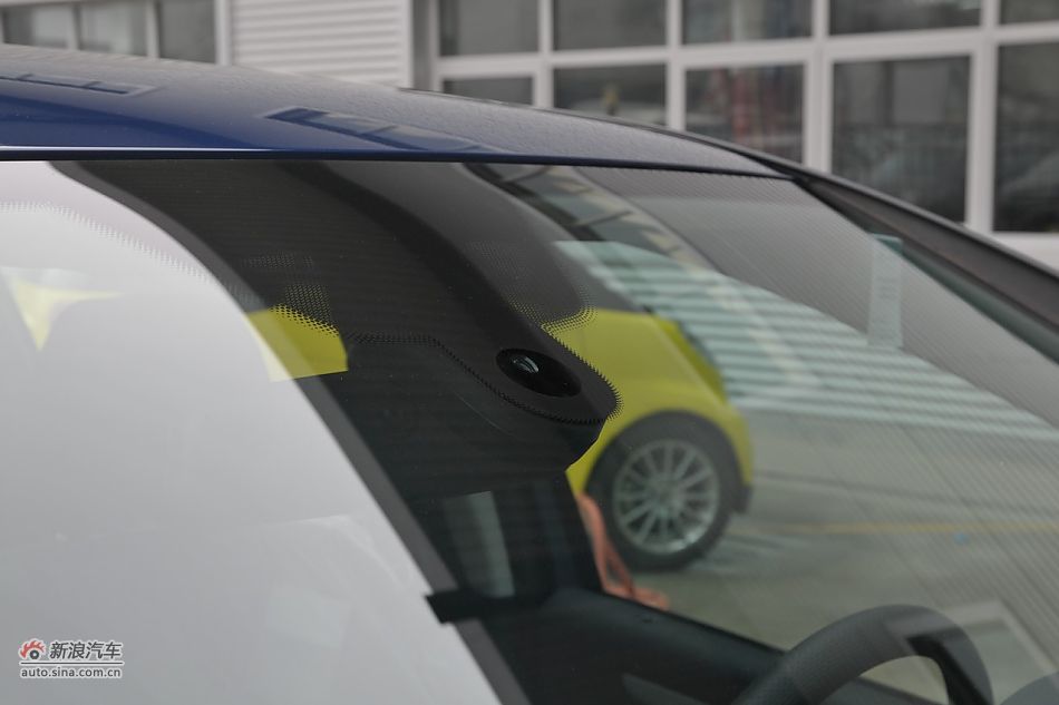 奔驰B200时尚型外观