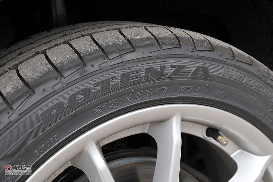 奔驰B200时尚型外观