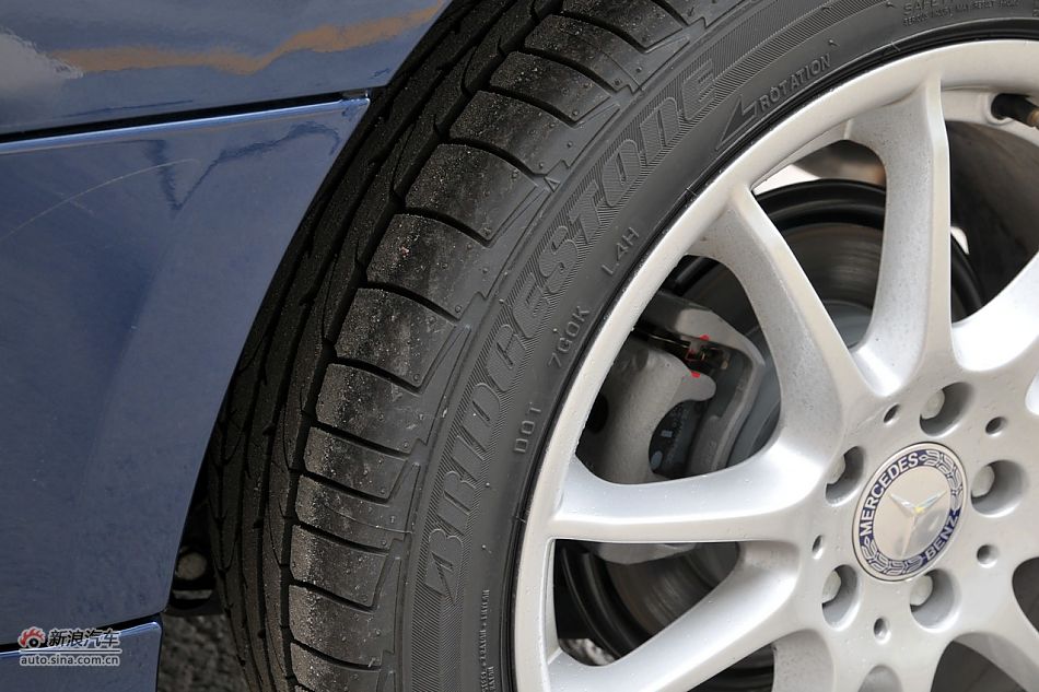 奔驰B200时尚型外观