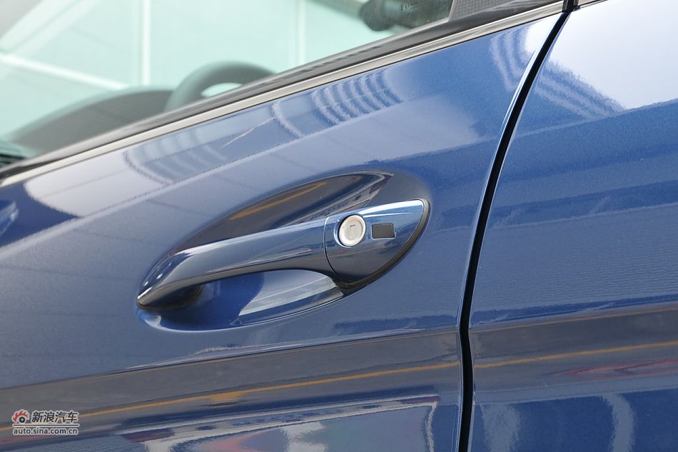 奔驰B200时尚型外观