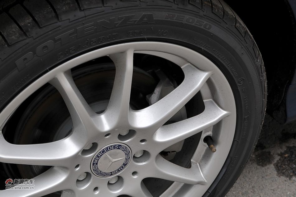 奔驰B200时尚型外观