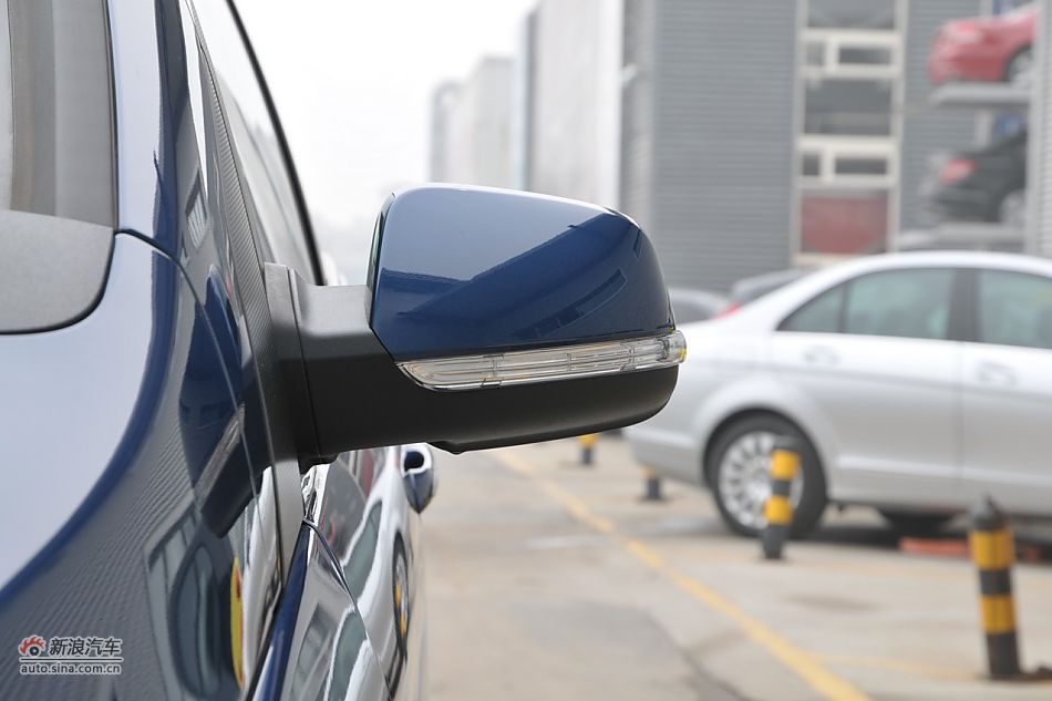 奔驰B200时尚型外观