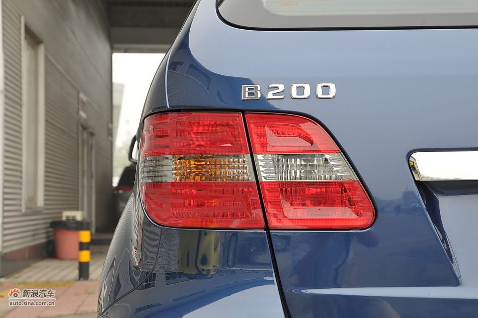 奔驰B200时尚型外观