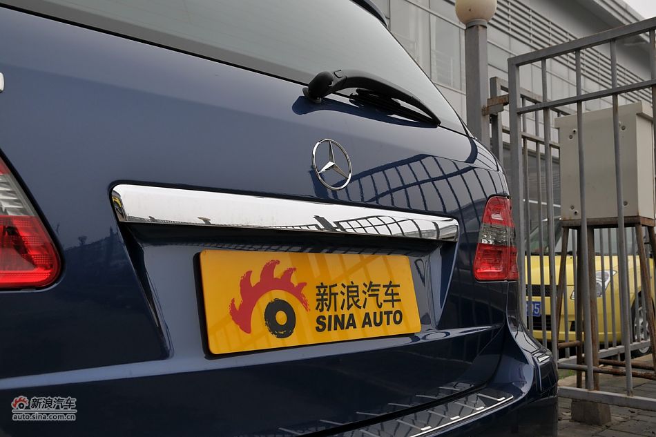 奔驰B200时尚型外观