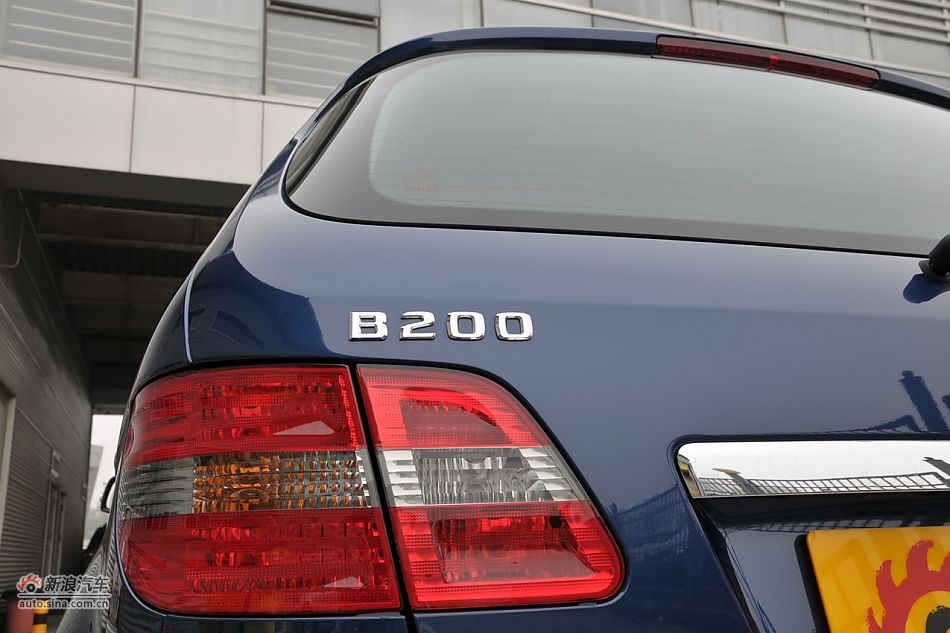 奔驰B200时尚型外观