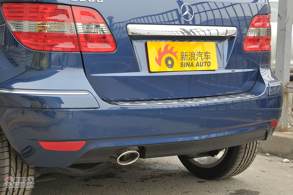 奔驰B200时尚型外观