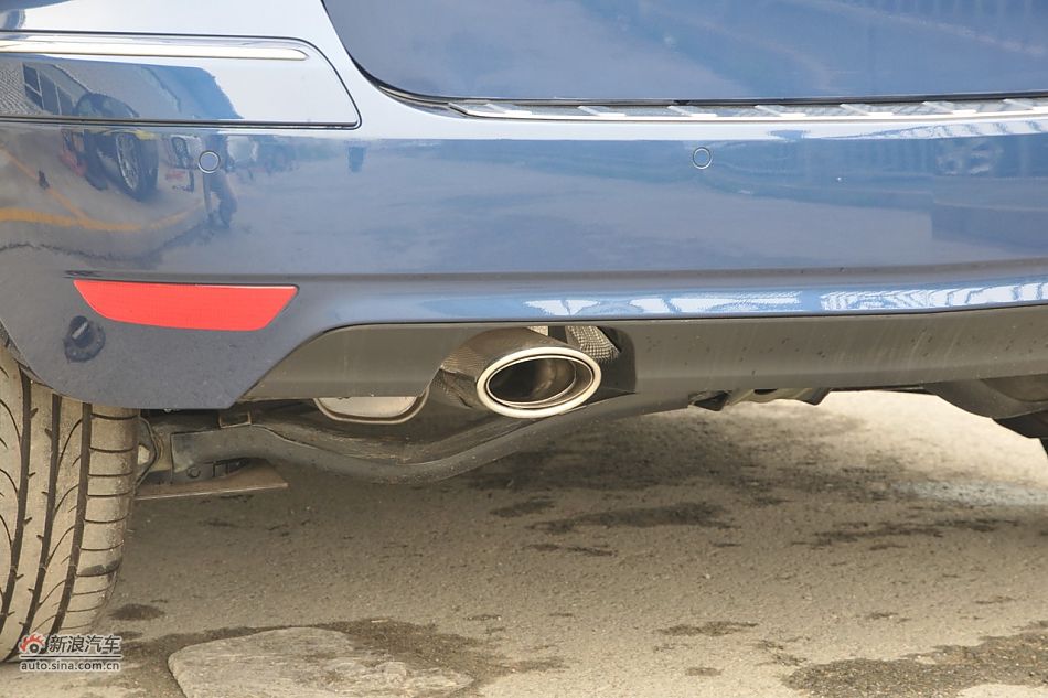 奔驰B200时尚型外观