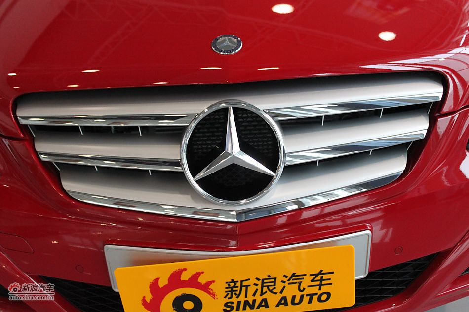 奔驰B200时尚型外观