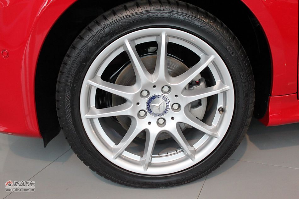 奔驰B200时尚型外观