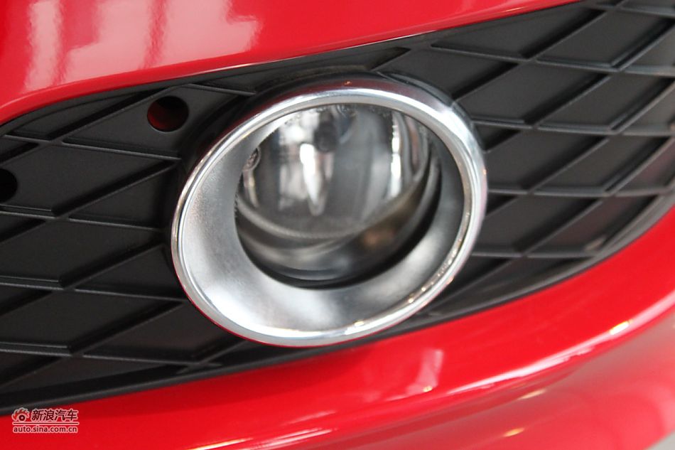 奔驰B200时尚型外观