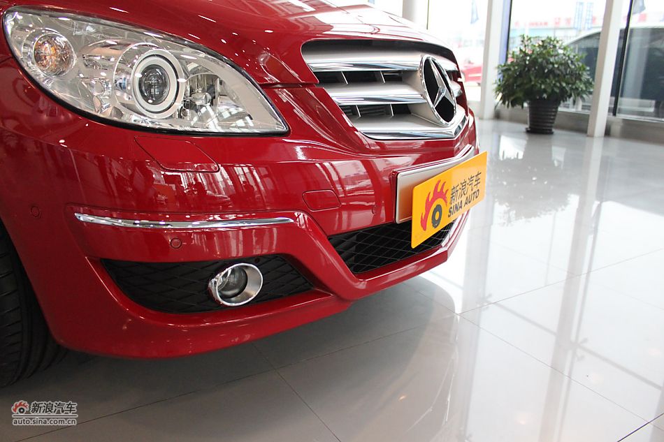 奔驰B200时尚型外观