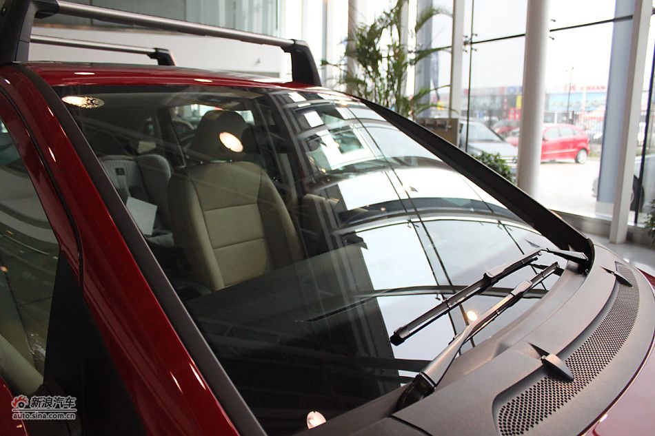 奔驰B200时尚型外观