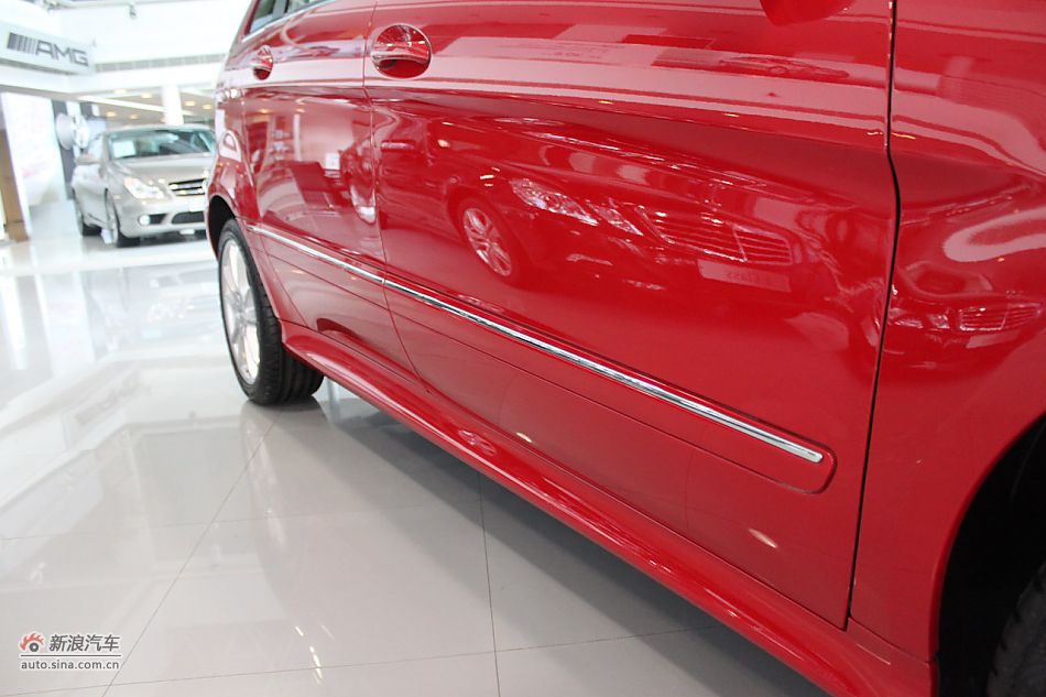 奔驰B200时尚型外观