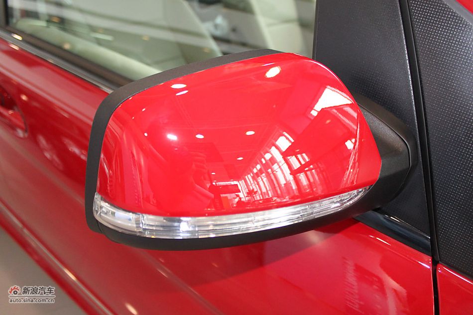 奔驰B200时尚型外观