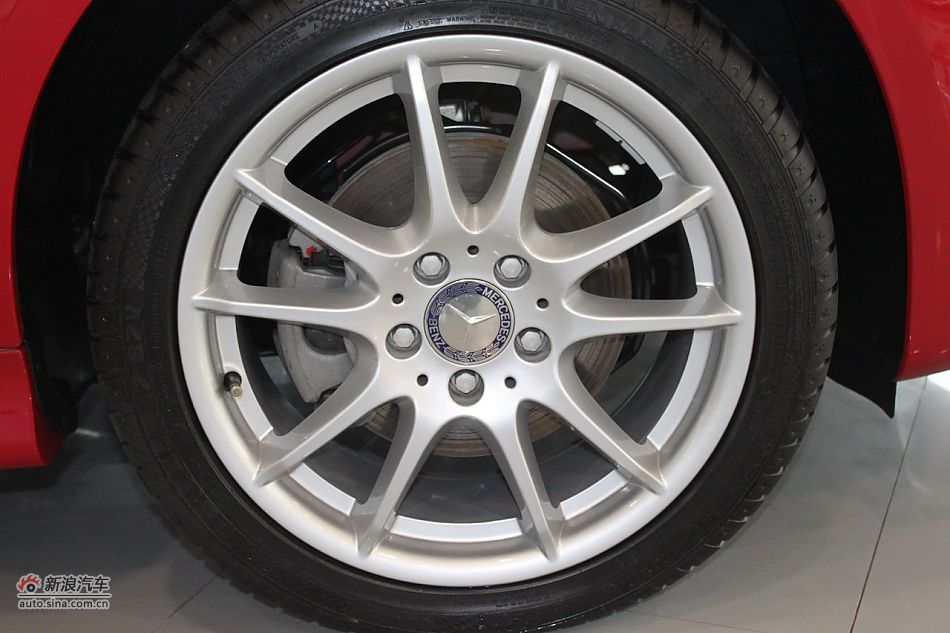 奔驰B200时尚型外观