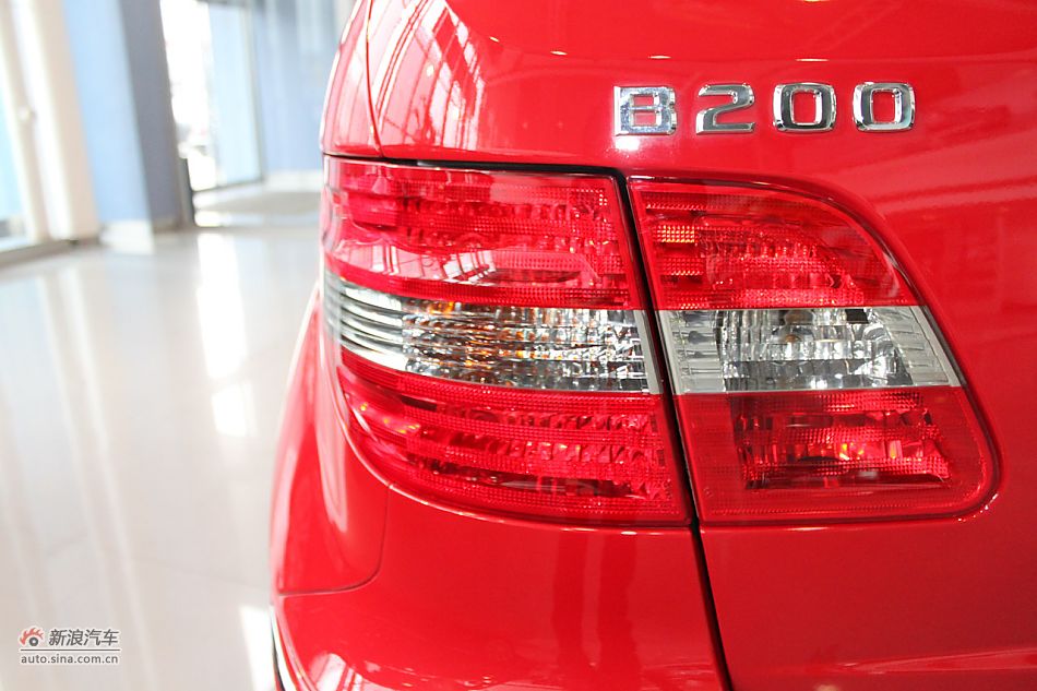 奔驰B200时尚型外观